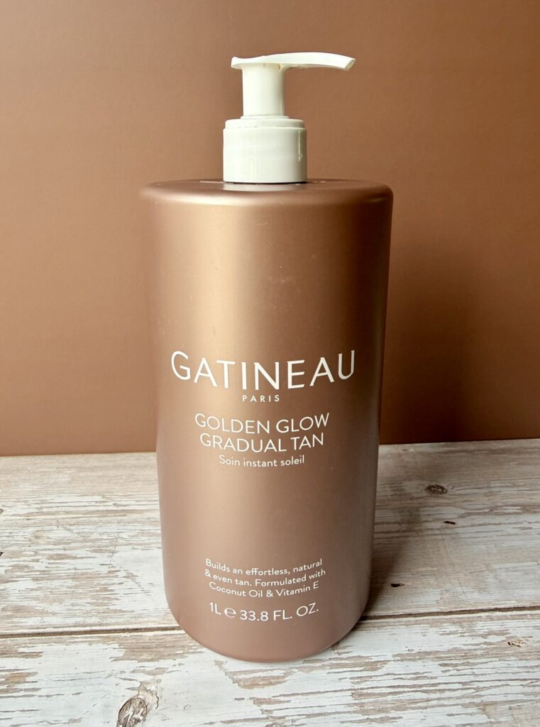 Gaqtineau gradual tan against a warm brown background